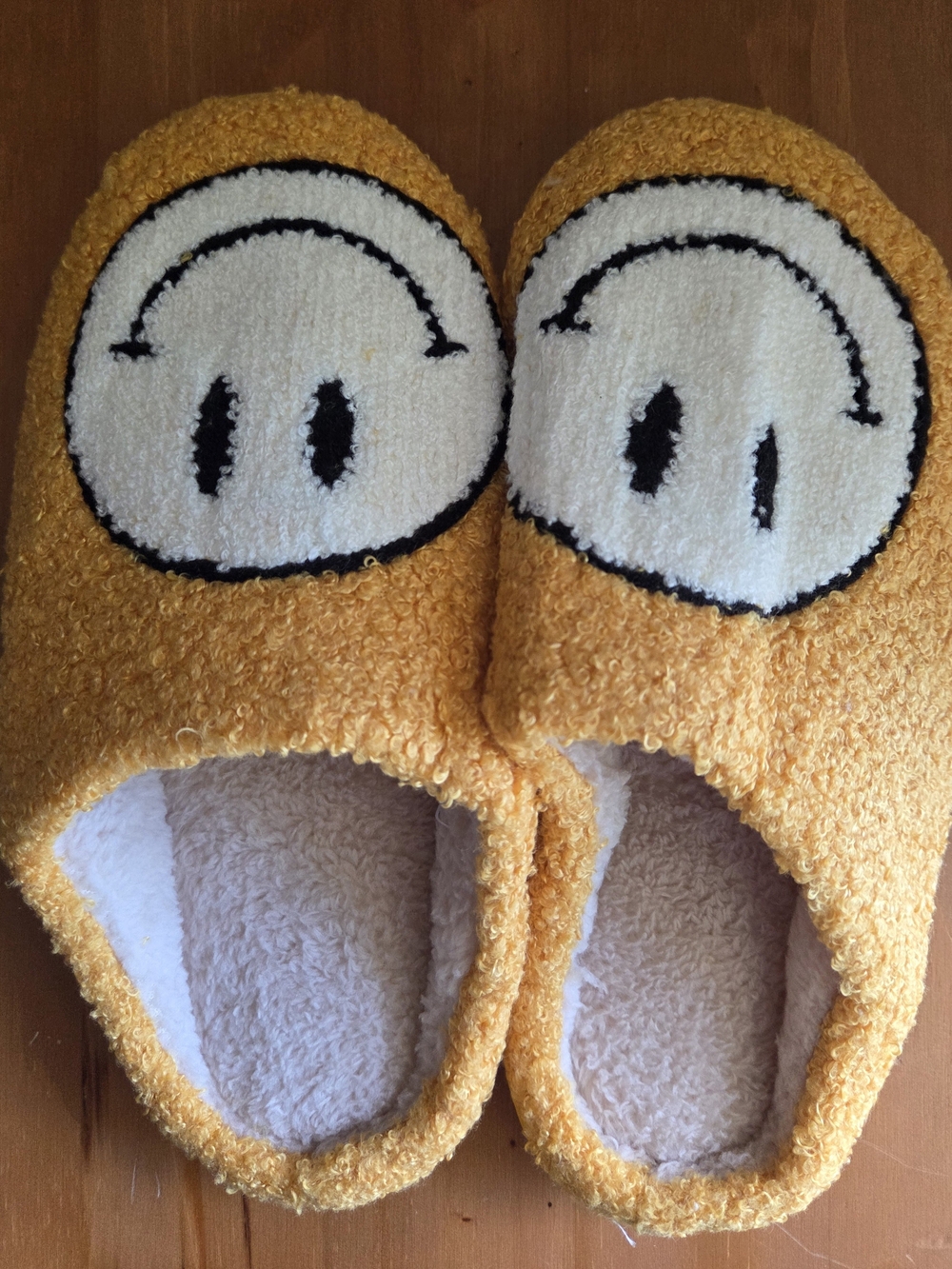 Women's Size 9/10 Plush & Adorable Smiley Face Slippers with Hard Sole